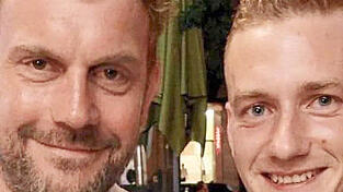 Der Echte trifft den Falschen: Schauspieler Sebastian Bezzel (l.) mit Faschings-Eberhofer Markus Schmid.