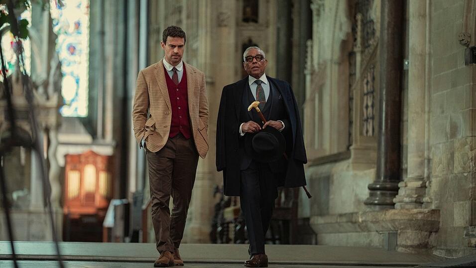 Theo James (l) hier zu sehen als Eddie Horniman und Giancarlo Espositoals Stanley Johnston. (Handout) Theo James (l) hier zu sehen als Eddie Horniman und Giancarlo Espositoals Stanley Johnston. (Handout)