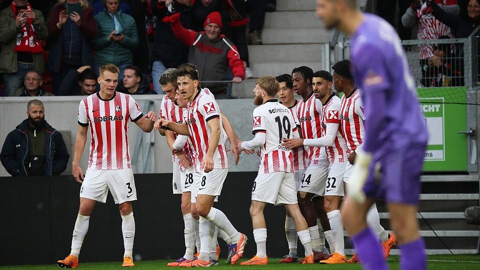 Keeper Nikola Vasilj sah bei Gegentoren unglücklich aus. Keeper Nikola Vasilj sah bei Gegentoren unglücklich aus.