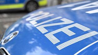 In Pösing sollen vier Jugendliche mit einem abgestellten Bagger eine nächtliche Spritztour unternommen haben. Die Rodinger Polizei hat die Ermittlungen aufgenommen. In Pösing sollen vier Jugendliche mit einem abgestellten Bagger eine nächtliche Spritztour unternommen haben. Die Rodinger Polizei hat die Ermittlungen aufgenommen.