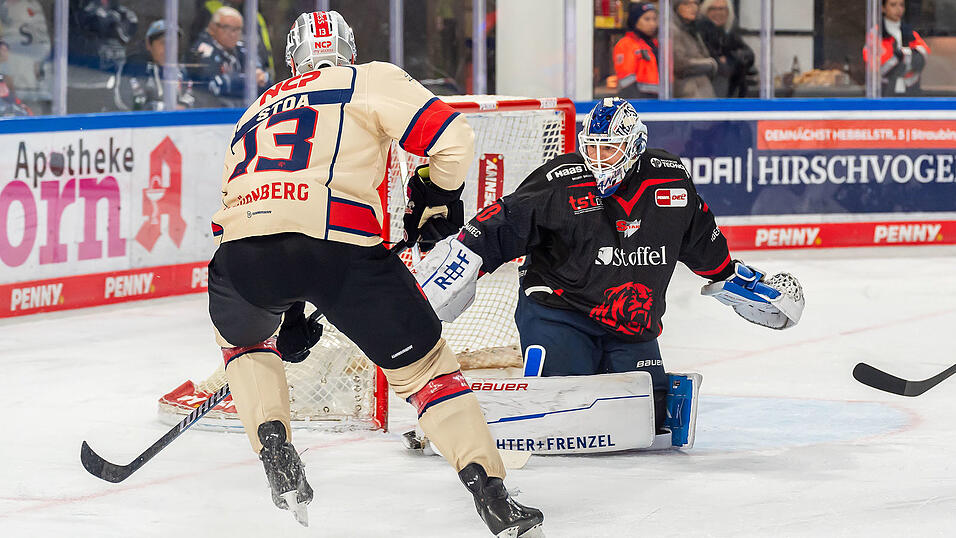 Die Straubing Tigers (in Blau) ließen gegen Nürnberg viele der positiven Entwicklungen vermissen, die sie zuletzt bei der kleinen Siegesserie gezeigt hatten. Die Straubing Tigers (in Blau) ließen gegen Nürnberg viele der positiven Entwicklungen vermissen, die sie zuletzt bei der kleinen Siegesserie gezeigt hatten.