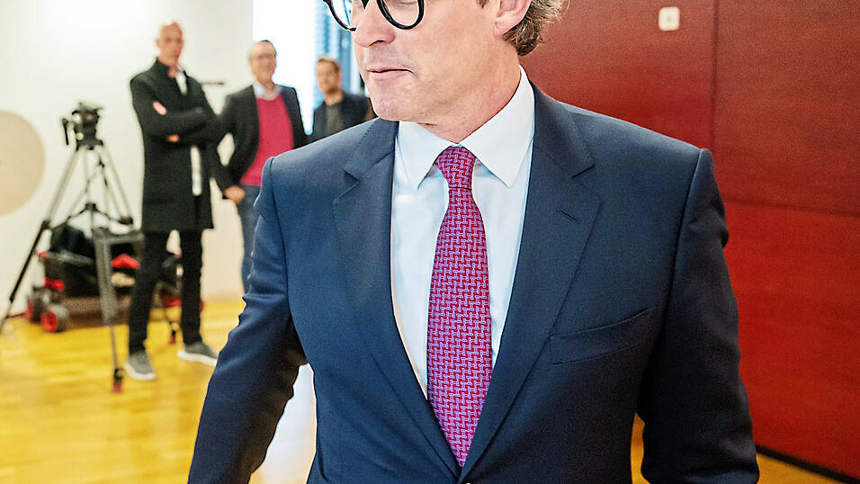 Dem ehemaligen CSU-Politiker Andreas Scheuer droht eine Freiheitsstrafe von drei Monaten bis zu fünf Jahren. Dem ehemaligen CSU-Politiker Andreas Scheuer droht eine Freiheitsstrafe von drei Monaten bis zu fünf Jahren.