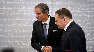 IAEA-Chef Grossi ist zuletzt mehrfach nach Russland gereist, wo er auch den Chef der russischen Atombehörde Lichatschow traf. (Archivbild) IAEA-Chef Grossi ist zuletzt mehrfach nach Russland gereist, wo er auch den Chef der russischen Atombehörde Lichatschow traf. (Archivbild)