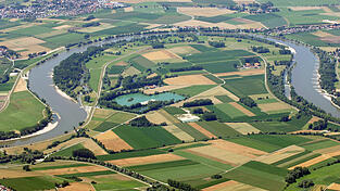Die sogenannte Mühlhamer Schleife nahe Osterhofen (Landkreis Deggendorf). Die sogenannte Mühlhamer Schleife nahe Osterhofen (Landkreis Deggendorf).