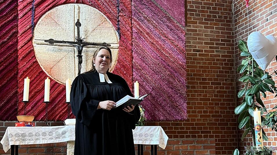 Pfarrerin Veronika Mavridis ist aktuell noch in Rottenburg. Ihre neue Dienststelle in der evangelischen Kirchengemeinde Schierling mit Langquaid tritt sie am 1. Dezember an.