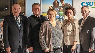 Gute Stimmung beim Neujahrsempfang der CSU Vilsbiburg (von links): Zweiter B&uuml;rgermeister Rudolf Lehner, Bau- und Verkehrsminister Christian Bernreiter, stellvertretende Landr&auml;tin Claudia Geilersdorfer, MdL Dr. Petra Loibl, CSU-Ortsvorsitzender Christian Frankowski, B&uuml;rgermeisterin Monika Maier aus Bodenkirchen und CSU-Kreisvorsitzender Florian O&szlig;ner.