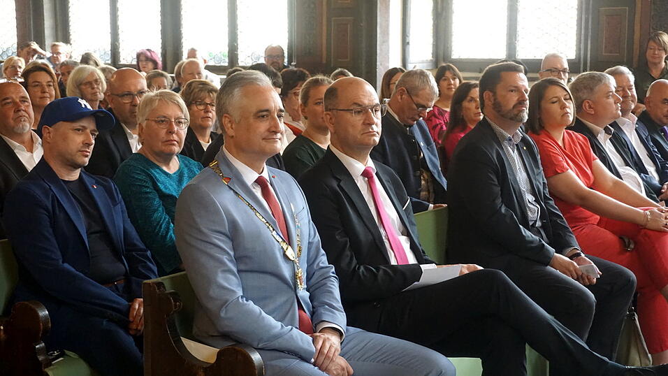 Oberbürgermeister Thomas Burger (links) mit Staatsminister Albert Füracker. Oberbürgermeister Thomas Burger (links) mit Staatsminister Albert Füracker.