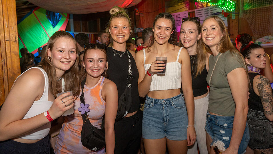 Die besten Bilder vom Samstag zeigen Tanzen und jede Menge Spaß. Die besten Bilder vom Samstag zeigen Tanzen und jede Menge Spaß.