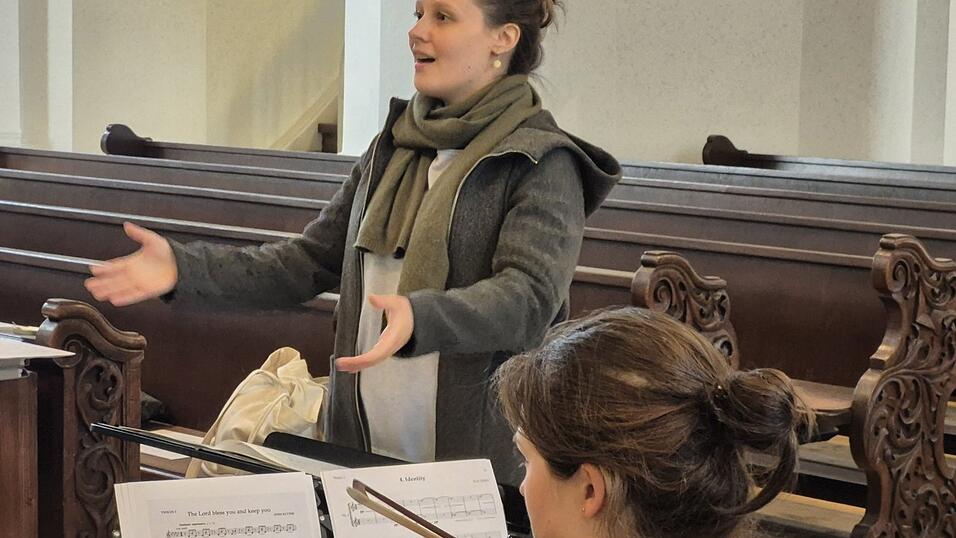 Anna Doering leitete den Chor nun zwei Jahre. Doch nun sind sie und ihr Mann wieder umgezogen. Aktuell leitet sie den Chor noch &uuml;bergangsweise.