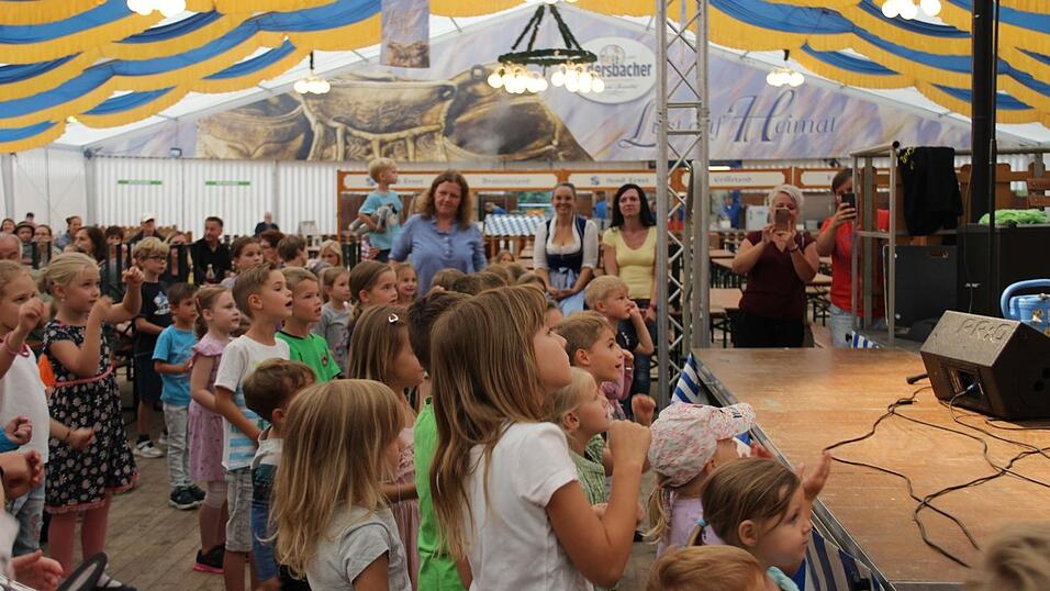 Die Kinder hatten viel Spaß mit Rodscha aus Kambodscha und Tom Palme.