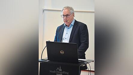 Hans Schmid entf&uuml;hrte von der Altsteinzeit bis ins Mittelalter.