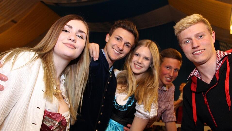 Die Fr&uuml;hjahrsdult 2017 in Landshut neigt sich dem Ende entgegen. Grund genug, noch einmal richtig in den Bierzelten zu feiern - abgerundet vom traditionellen Feuerwerk.