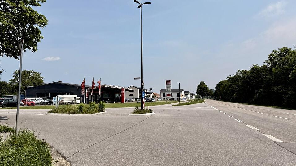 Damit die Stadtbusse, deren Endstation die Hochschule ist, nicht durch das Auloher Wohngebiet m&uuml;ssen, um an der Kanalstra&szlig;e umzudrehen, wird die Kreuzung LA 14/Nei&szlig;estra&szlig;e umgestaltet.