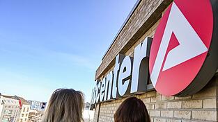 So bewerten Langzeitarbeitslose nach einer Studie ihre Besuche im Jobcenter. (Archivbild) So bewerten Langzeitarbeitslose nach einer Studie ihre Besuche im Jobcenter. (Archivbild)