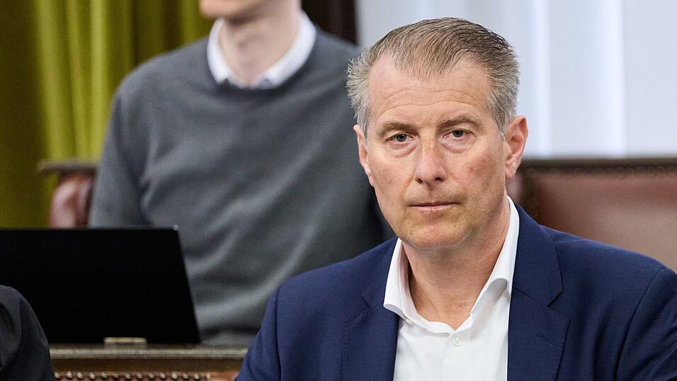 Stephan Hensel ist der Ex-Mann von Christina Block. Stephan Hensel ist der Ex-Mann von Christina Block.