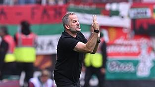 Wird gegen den FC Bayern taktisch ziemlich gefordert sein: Augsburg-Coach Baum. (Archivbild) Wird gegen den FC Bayern taktisch ziemlich gefordert sein: Augsburg-Coach Baum. (Archivbild)