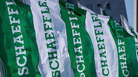 Der Zulieferer Schaeffler ist bei seinen Umsatzzielen vorsichtig und will sich von der Automobilindustrie unabh&auml;ngiger machen. (Archivbild)