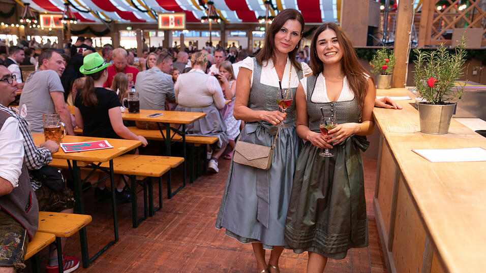 Die Partybilder vom Sonntag, 10. August, aus dem Festzelt Krönner. Die Partybilder vom Sonntag, 10. August, aus dem Festzelt Krönner.