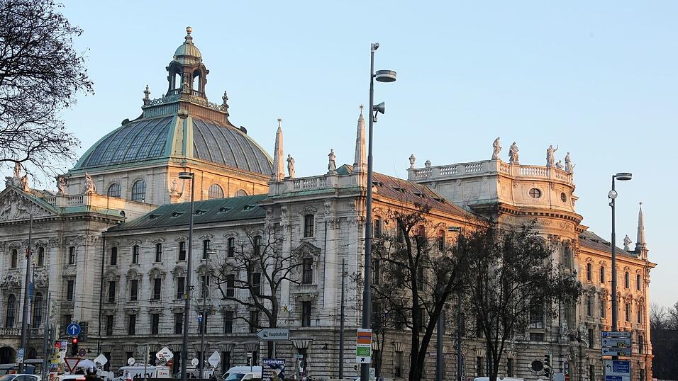 Hier im Justizpalast sollen nach dem Willen der Freien W&auml;hler k&uuml;nftig alle Gerichtsbarkeiten in Bayern unter dem Dach des Justizministeriums verwaltet werden. Das soll mehr Effizienz bringen und auch Geld sparen. (Symbolbild)