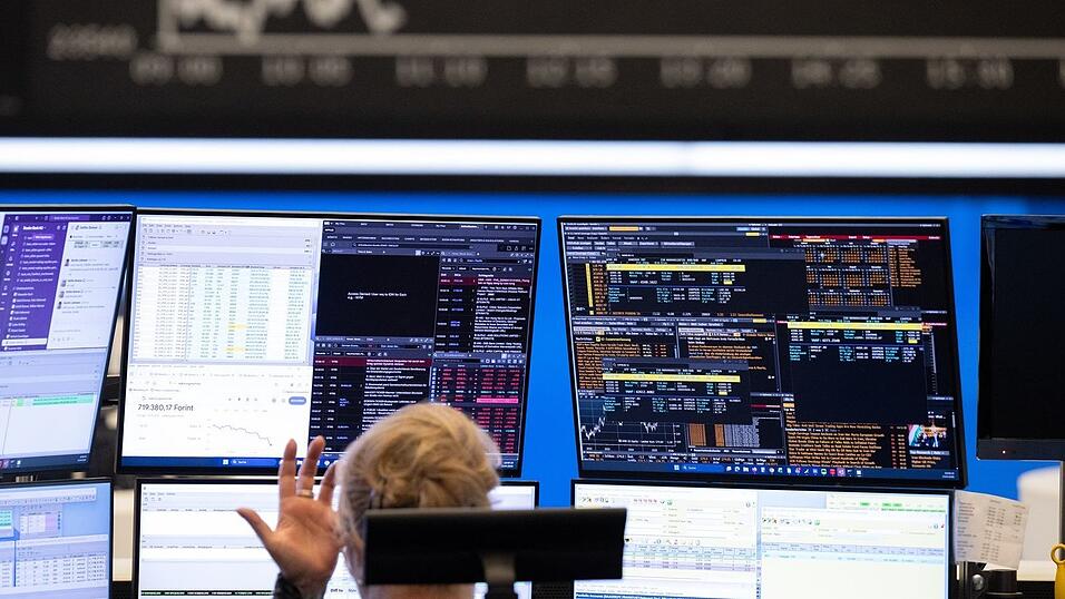 Der Dax ist auf einen Rekord gestiegen - auch dank der Euphorie um Künstliche Intelligenz (KI). Der Dax ist auf einen Rekord gestiegen - auch dank der Euphorie um Künstliche Intelligenz (KI).