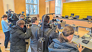 Vor dem Landgericht Regensburg hat am Montag der Prozess um den Tod einer Krankenschwester aus Kelheim begonnen.