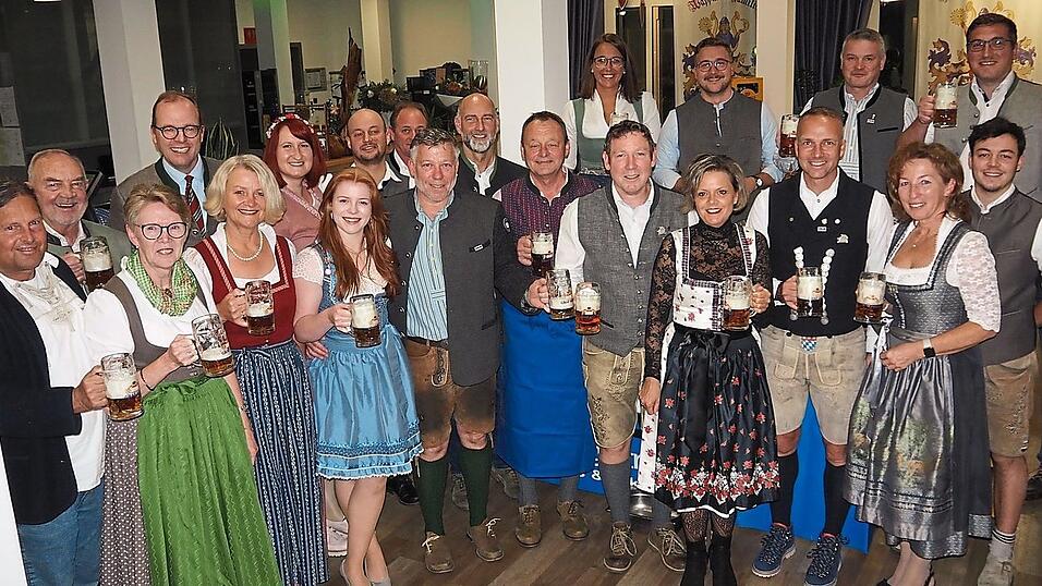 Bei der Bierprobe ging man der Frage „Wie schmeckt der Kirta?“ auf den Grund.