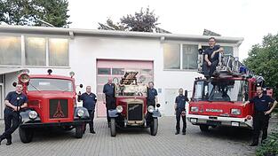 Im Einsatz f&uuml;r die Zeugnisse der Landshuter Feuerwehrgeschichte (von links): die Mitglieder der FFW-Oldtimergruppe Silvan Hans, Paul Petschko und Alois Rauchensteiner sowie FFW-Vorsitzender Andreas Kei, Stadtbrandinspektor Martin Dax, stellvertretender FFW-Vorsitzender Daniel Koppauer und FFW-Sprecher Dominik Zehatschek.