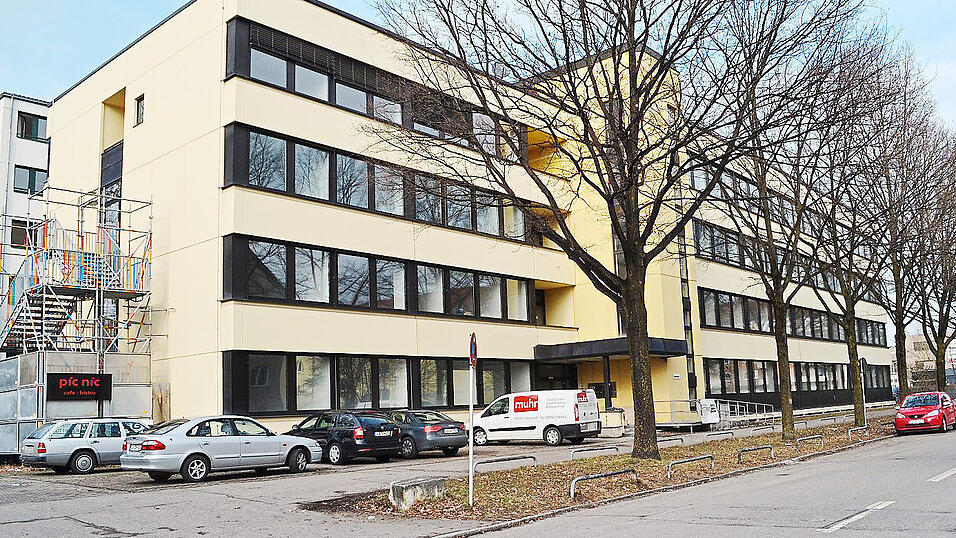 Kein Bewohner der Gemeinschaftsunterkunft in der Porschestraße hat sich mit dem Coronavirus infiziert. Das ergab eine neuerliche Reihentestung. Kein Bewohner der Gemeinschaftsunterkunft in der Porschestraße hat sich mit dem Coronavirus infiziert. Das ergab eine neuerliche Reihentestung.