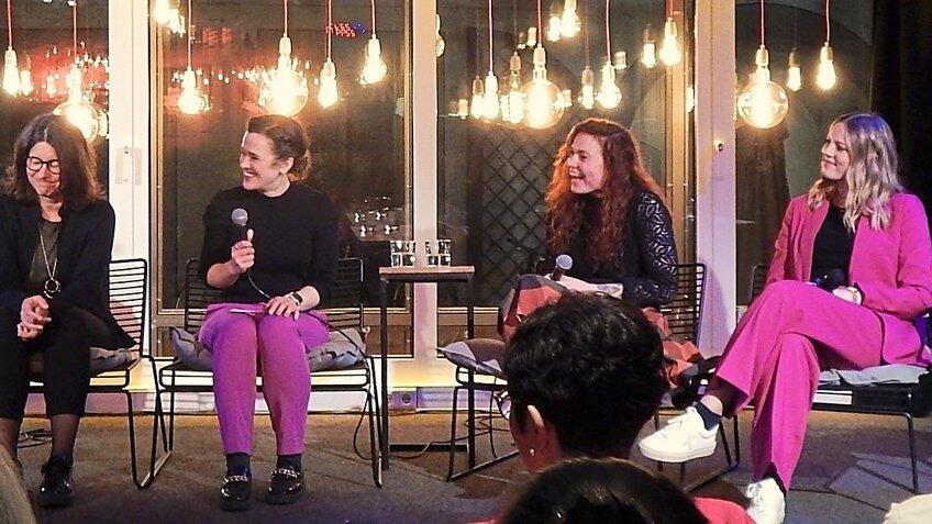 Geballte Frauenpower: Carola Burkert, Verena di Pasquale, Andrea Diermeier, Carina Borutta, Marie Brunner und Christina Keith im Gespräch (von links). Geballte Frauenpower: Carola Burkert, Verena di Pasquale, Andrea Diermeier, Carina Borutta, Marie Brunner und Christina Keith im Gespräch (von links).