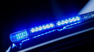 Die Polizei sucht nach Zeugenaussagen zu mehreren Sachbeschädigungen in der Gemeinde Obertraubling im Kreis Regensburg. (Symbolbild)