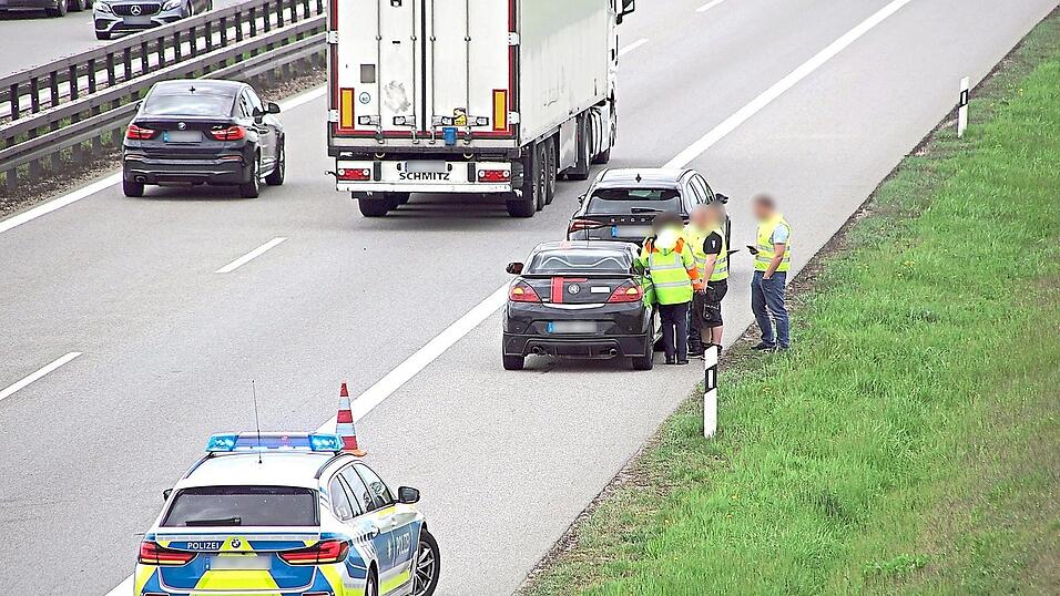 Der Auffahrunfall ereignete sich zwischen den Anschlussstellen Wörth-Wiesent und Rosenhof, auf Höhe der Ortschaft Eltheim. Die Feuerwehr Wörth war im Einsatz, konnte aber nach kurzer Zeit wieder fahren. Die Verkehrspolizei sicherte die Unglücksstelle. Der Auffahrunfall ereignete sich zwischen den Anschlussstellen Wörth-Wiesent und Rosenhof, auf Höhe der Ortschaft Eltheim. Die Feuerwehr Wörth war im Einsatz, konnte aber nach kurzer Zeit wieder fahren. Die Verkehrspolizei sicherte die Unglücksstelle.
