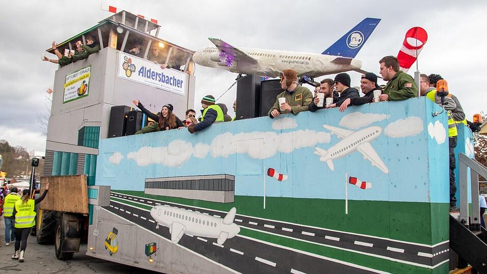 Ausgelassene Stimmung herrschte beim Faschingsumzug in Hofkirchen.