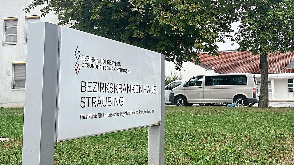Das BKH Straubing soll ein Entlasshaus bekommen. Dort sollen Menschen untergebracht werden, die bereits regelmäßig außerhalb der Klinik arbeiten und sich auf ein Leben in Freiheit vorbereiten.