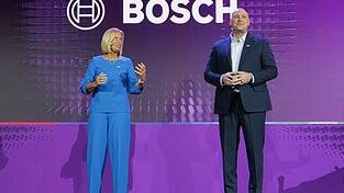 Bosch hat auf der Technikmesse CES ein KI-basiertes Fahrzeug-Cockpit vorgestellt. Bosch hat auf der Technikmesse CES ein KI-basiertes Fahrzeug-Cockpit vorgestellt.