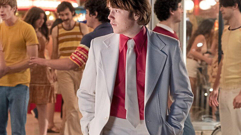 Teenager Gary (Cooper Hoffman) versucht sich als Unternehmer.