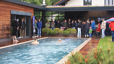 Der Schaugarten war das Highlight des Tages für viele Besucher. Zur Demonstration der Gegenstromanlage haben die Veranstalter eigens zwei Leistungsschwimmer für den vergangenen Sonntag in den Pool gebeten.
