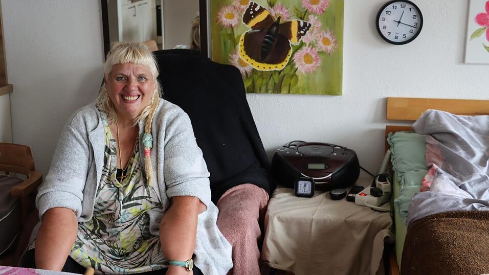 Monika Obermeier (61) genießt das Leben in ihrer eigenen Wohnung: „Ich kann so leben, wie ich möchte.“ Monika Obermeier (61) genießt das Leben in ihrer eigenen Wohnung: „Ich kann so leben, wie ich möchte.“