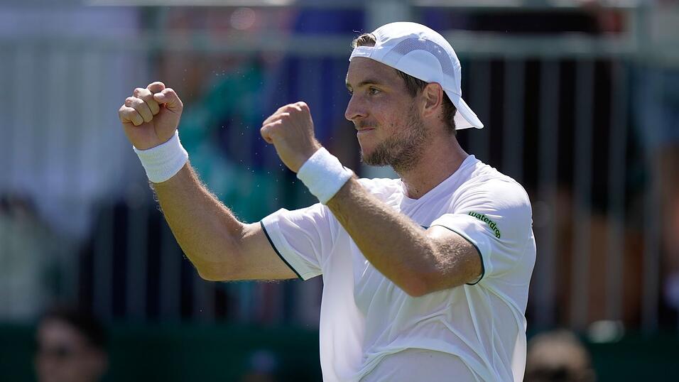 Auch Jan-Lennard Struff steht in Runde drei von Wimbledon. Auch Jan-Lennard Struff steht in Runde drei von Wimbledon.