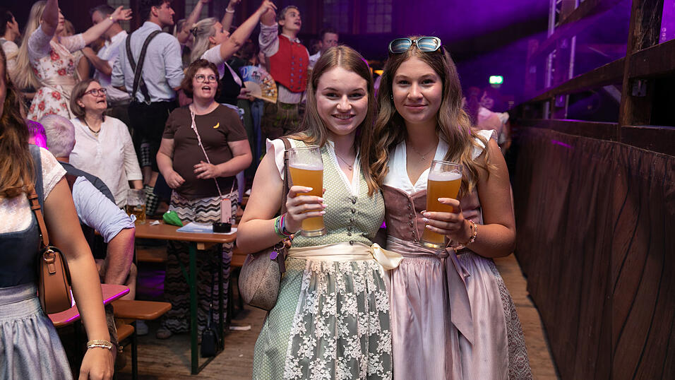 Die Partybilder vom Dienstag, 12. August, aus dem Festzelt Wenisch. Die Partybilder vom Dienstag, 12. August, aus dem Festzelt Wenisch.