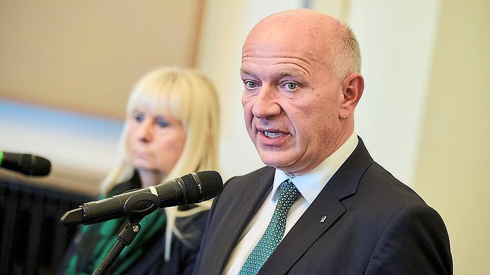 Berlins Regierender B&uuml;rgermeister Kai Wegner und Innensenatorin Iris Spranger gehen auf die Forderungen der Hacker nicht ein.