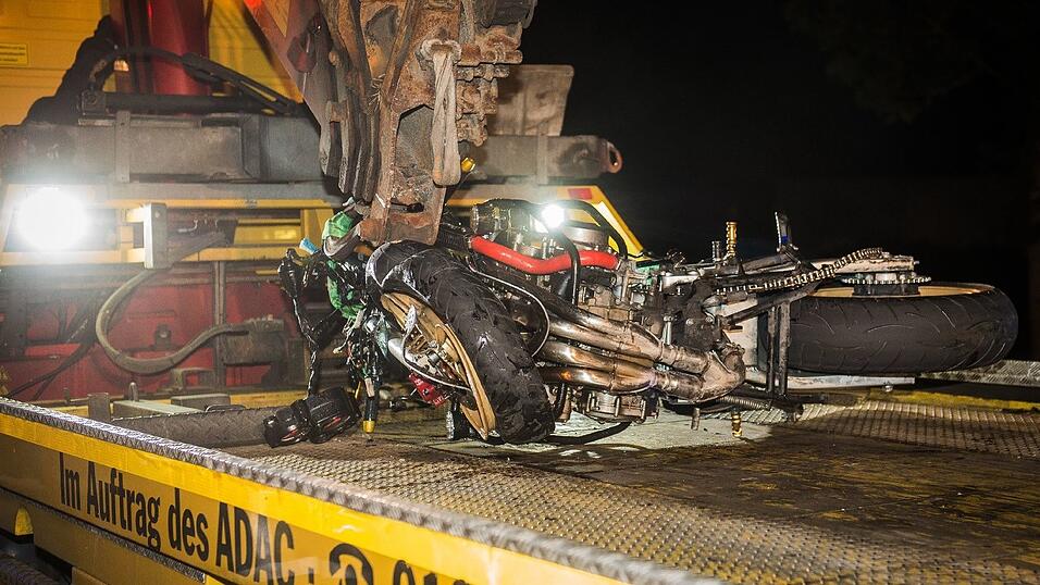 Auf der B299 bei Neustadt an der Donau hat sich am Mittwochabend ein tödlicher Unfall ereignet. Auf der B299 bei Neustadt an der Donau hat sich am Mittwochabend ein tödlicher Unfall ereignet.