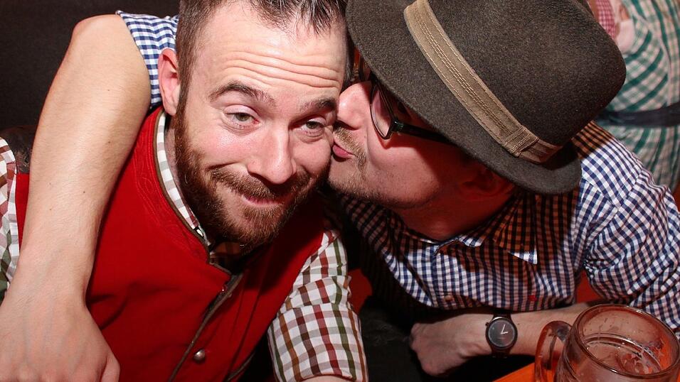 Die Fr&uuml;hjahrsdult 2017 in Landshut neigt sich dem Ende entgegen. Grund genug, noch einmal richtig in den Bierzelten zu feiern - abgerundet vom traditionellen Feuerwerk.