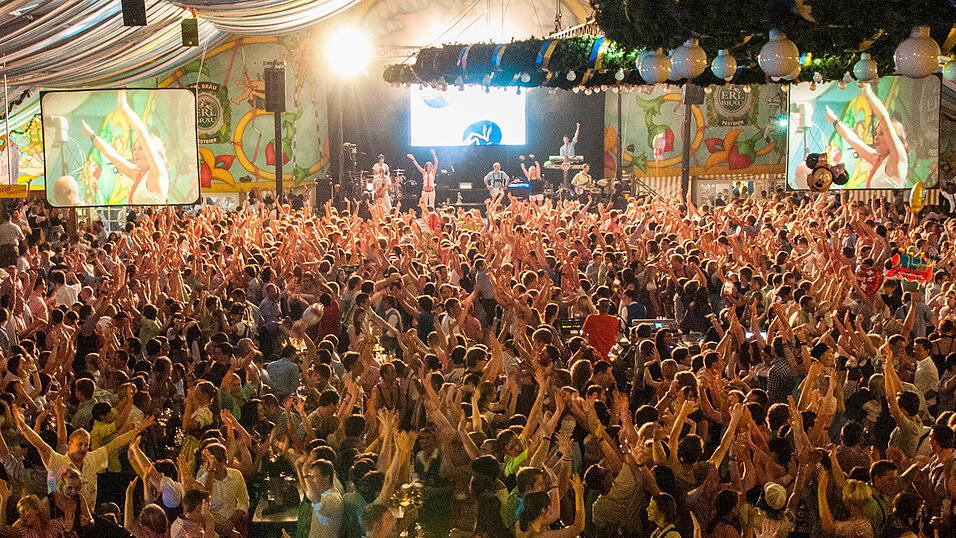 Ausnahmezustand herrscht w&auml;hrend dem Volksfest nicht nur in den Bierzelten. (Foto: Mathias Adam)