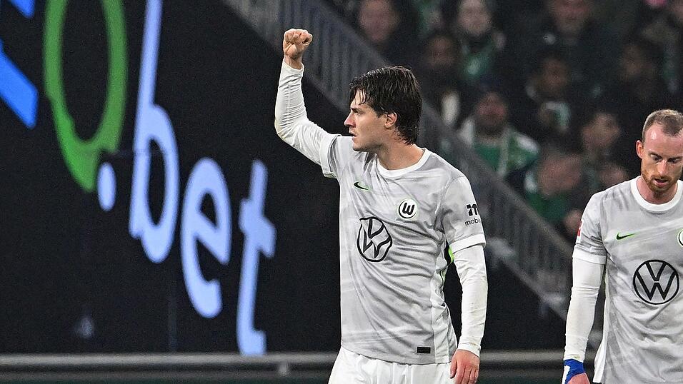 Brachte den VfL Wolfsburg in Front: Mattias Svanberg (l) Brachte den VfL Wolfsburg in Front: Mattias Svanberg (l)