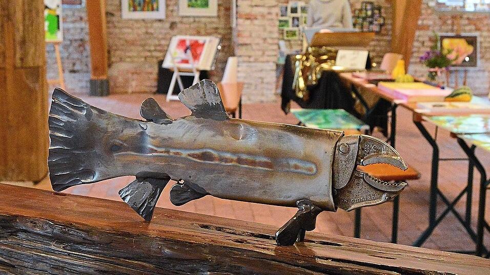 Die diesjährigen Offenen Ateliers zeigten ganz unterschiedliche künstlerische Ausdrucksformen zwischen Malerei und Schmiedekunst. Die diesjährigen Offenen Ateliers zeigten ganz unterschiedliche künstlerische Ausdrucksformen zwischen Malerei und Schmiedekunst.