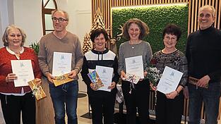 Langj&auml;hrige Chormitglieder wurden geehrt.