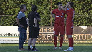 Das Testspiel des FC Dingolfing gegen den SV Erlbach wurde nach einem dramatischen Zwischenfall abgebrochen. Das Testspiel des FC Dingolfing gegen den SV Erlbach wurde nach einem dramatischen Zwischenfall abgebrochen.