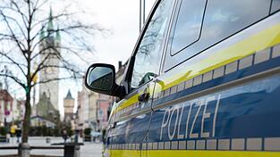 Die Polizei konnte den Mann in der Nähe des Wohnhauses festnehmen. (Symbolbild) Die Polizei konnte den Mann in der Nähe des Wohnhauses festnehmen. (Symbolbild)