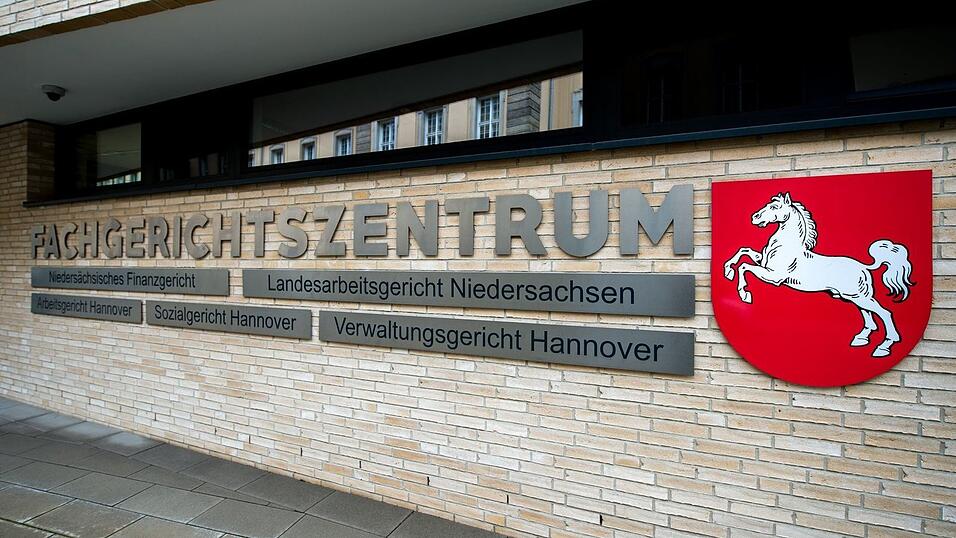 Das Landesarbeitsgericht musste entscheiden, ob VW zwei Managern Schadenersatz und Schmerzensgeld zahlen muss. (Archivbild) Das Landesarbeitsgericht musste entscheiden, ob VW zwei Managern Schadenersatz und Schmerzensgeld zahlen muss. (Archivbild)