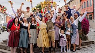 Die Narrhalla gratulierte dem Brautpaar. Die Narrhalla gratulierte dem Brautpaar.